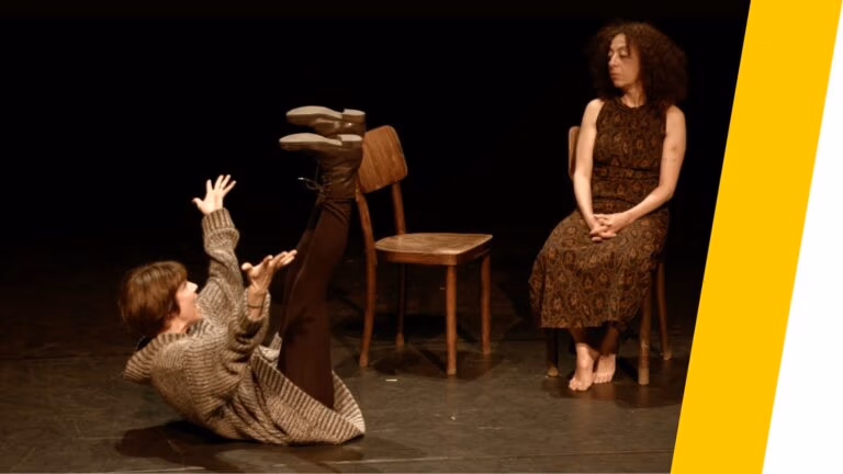 Acteerles tijdens halfjaar theateropleiding in Gent met focus op spel en expressie op scène