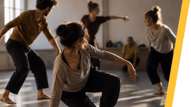 Deelnemers tijdens Viewpoints workshop in Gent werken aan ensemble en fysieke improvisatie